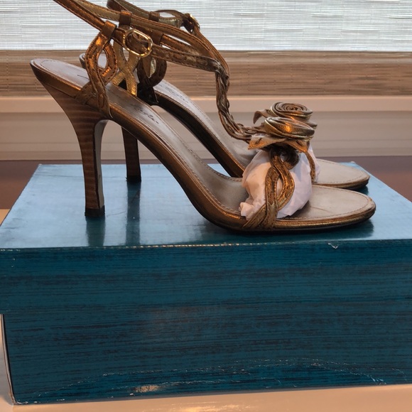 Vintage Metallic Bronze Kitten Heels - Picture 3 of 13